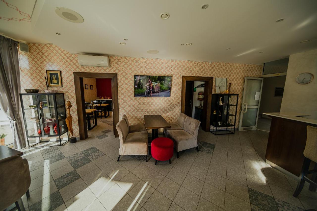 Hotel Maj Inn Моравске-Топлице Экстерьер фото