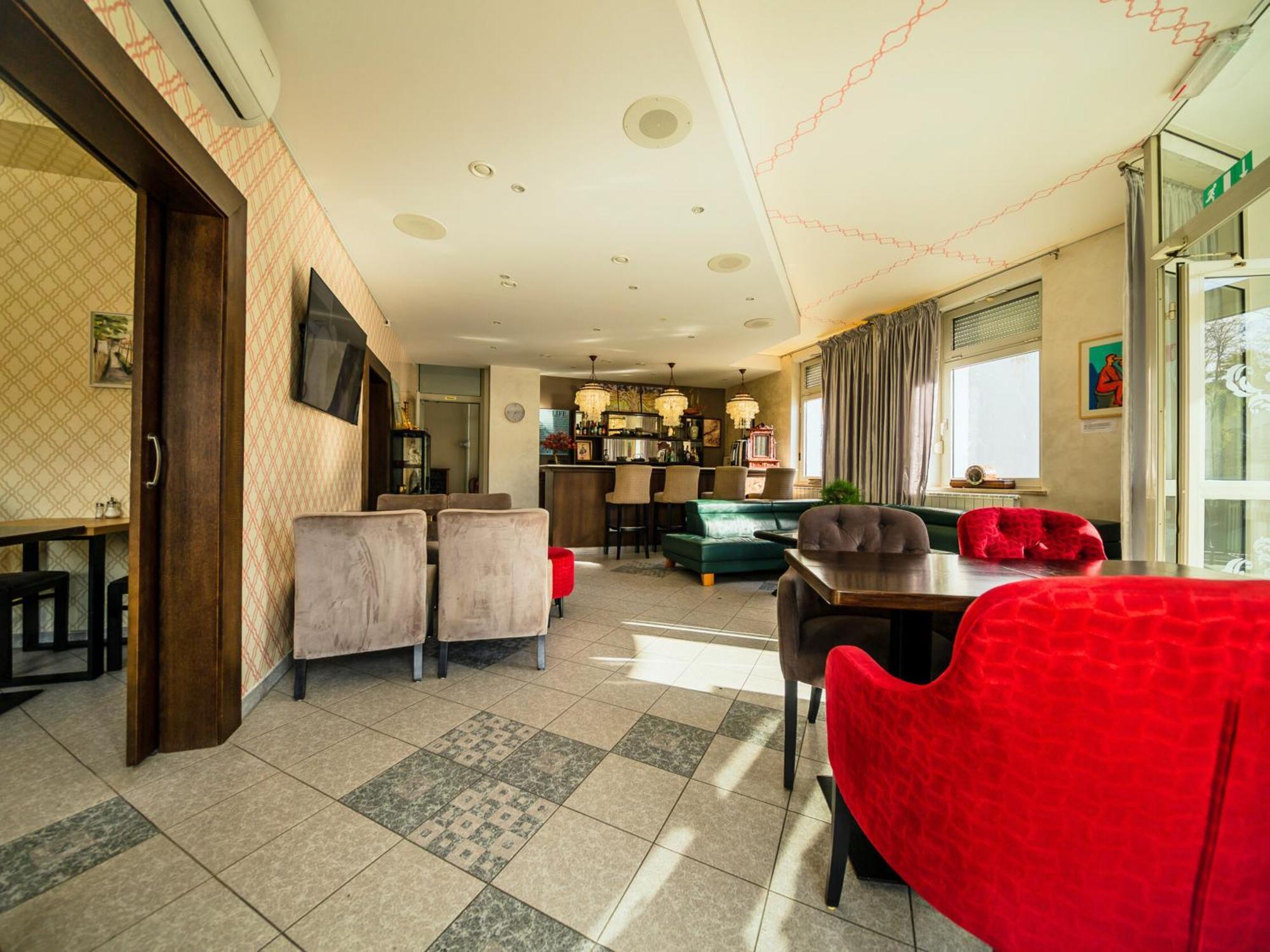 Hotel Maj Inn Моравске-Топлице Экстерьер фото