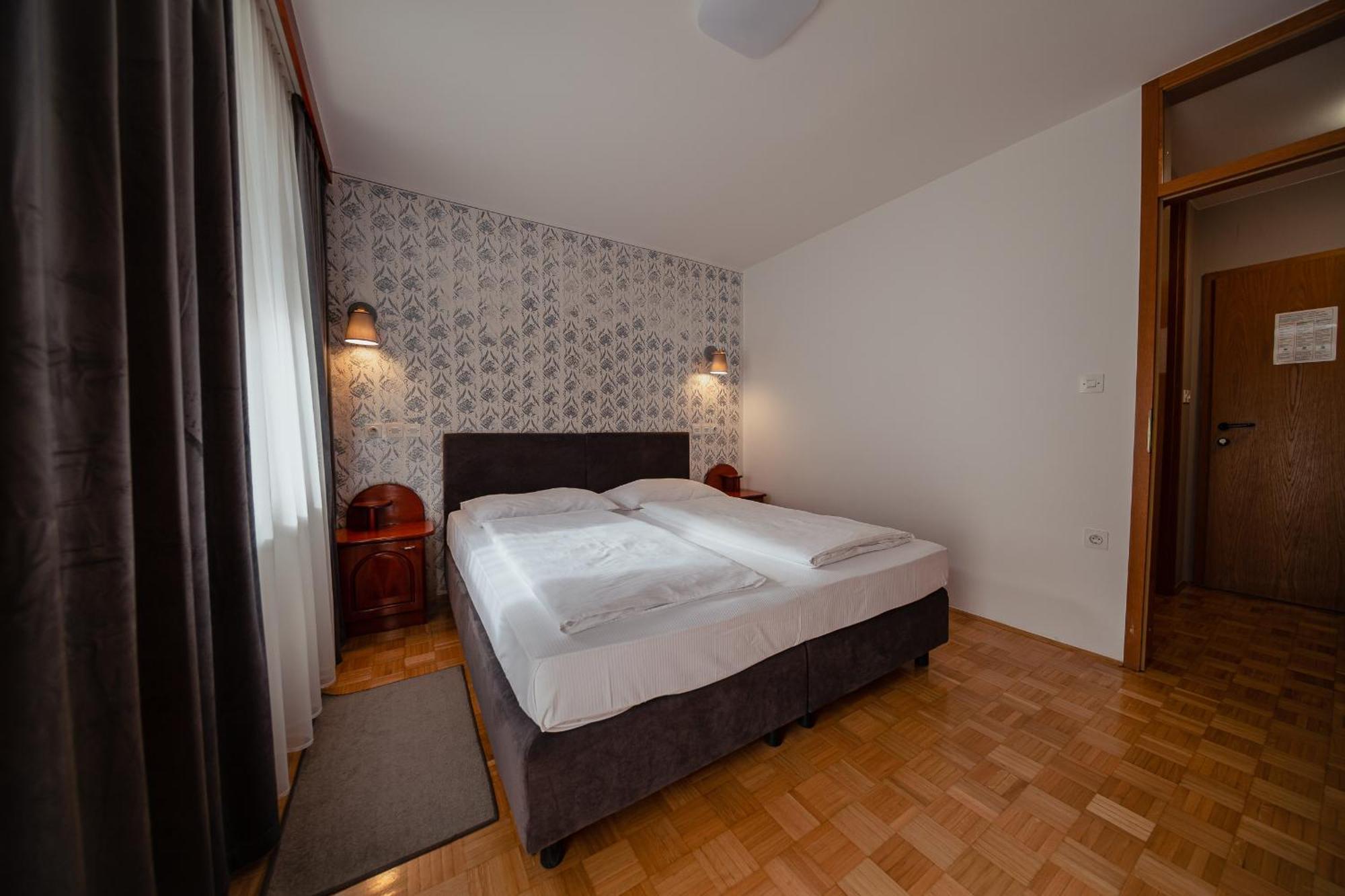 Hotel Maj Inn Моравске-Топлице Экстерьер фото